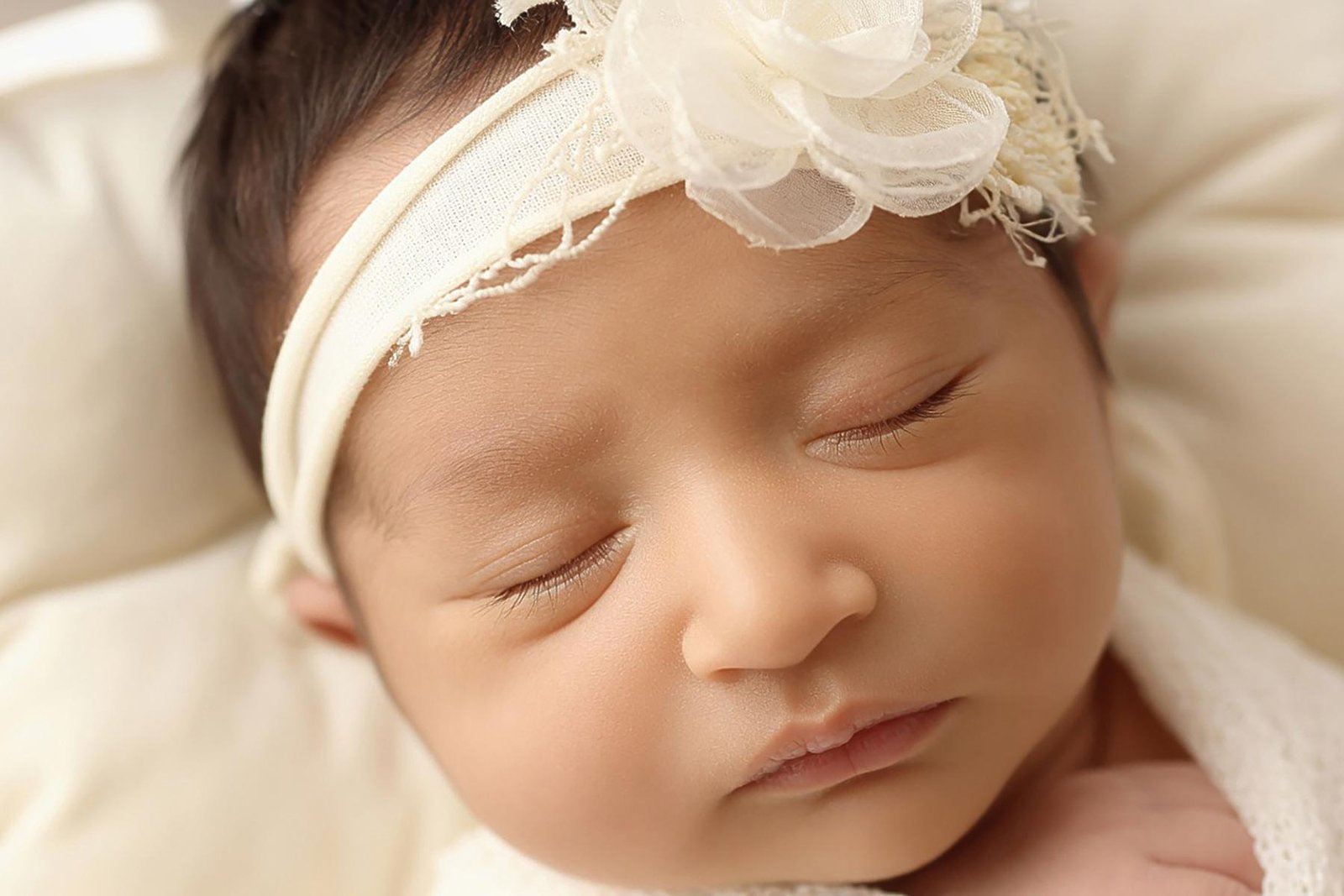 Awake newborn baby close-up with soft neutral tones – London newborn photographer